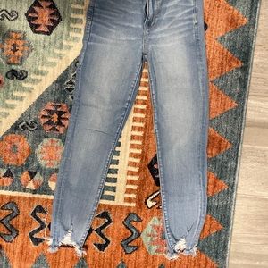 High waisted light wash American Eagle Jeans